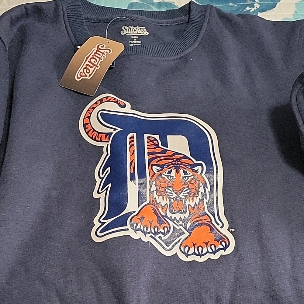 Nwt Detroit Tigers sweatshirt Med